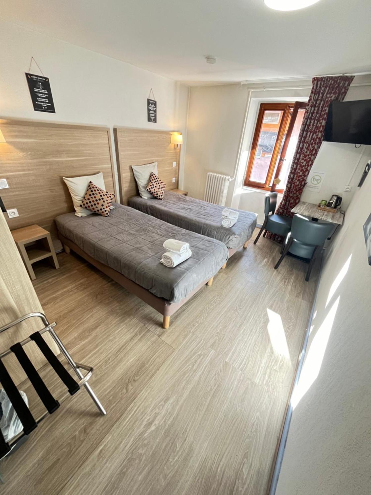 Hotel Du Cheval Blanc Barcelonnette Zewnętrze zdjęcie