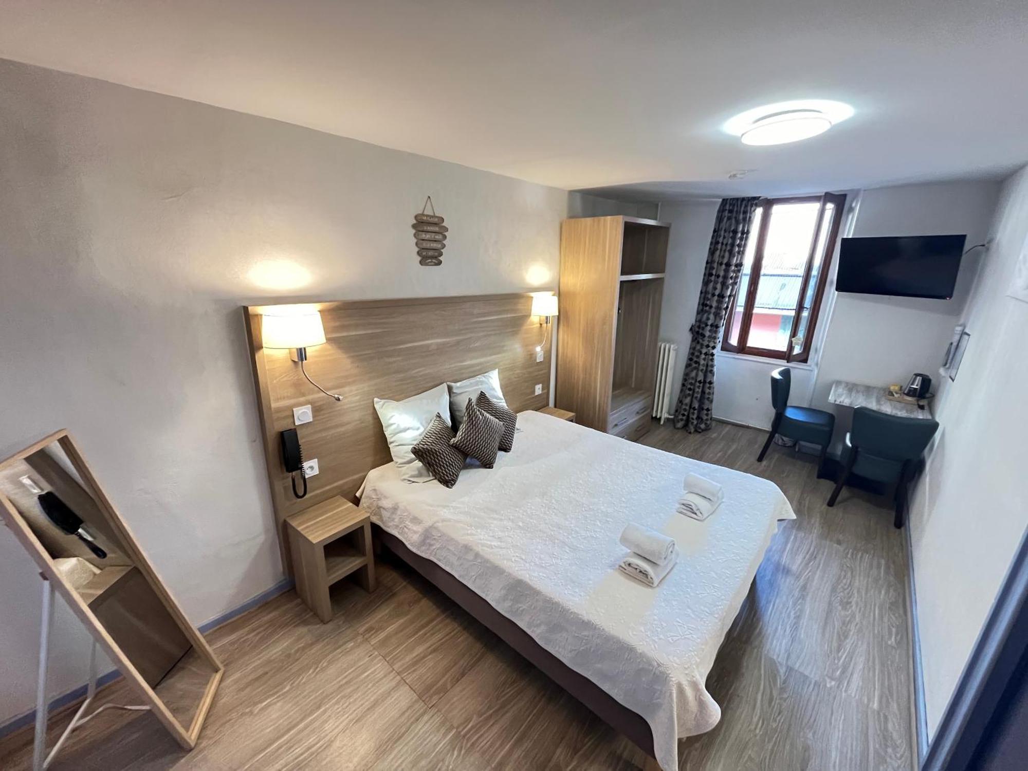 Hotel Du Cheval Blanc Barcelonnette Zewnętrze zdjęcie